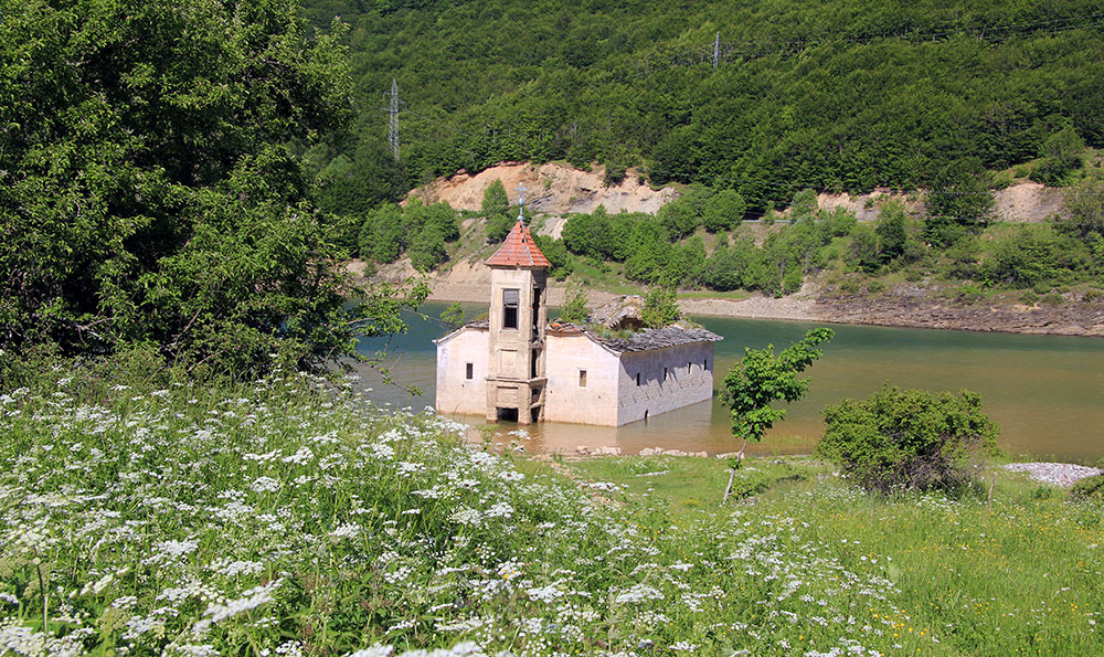 mavrovo-church-02