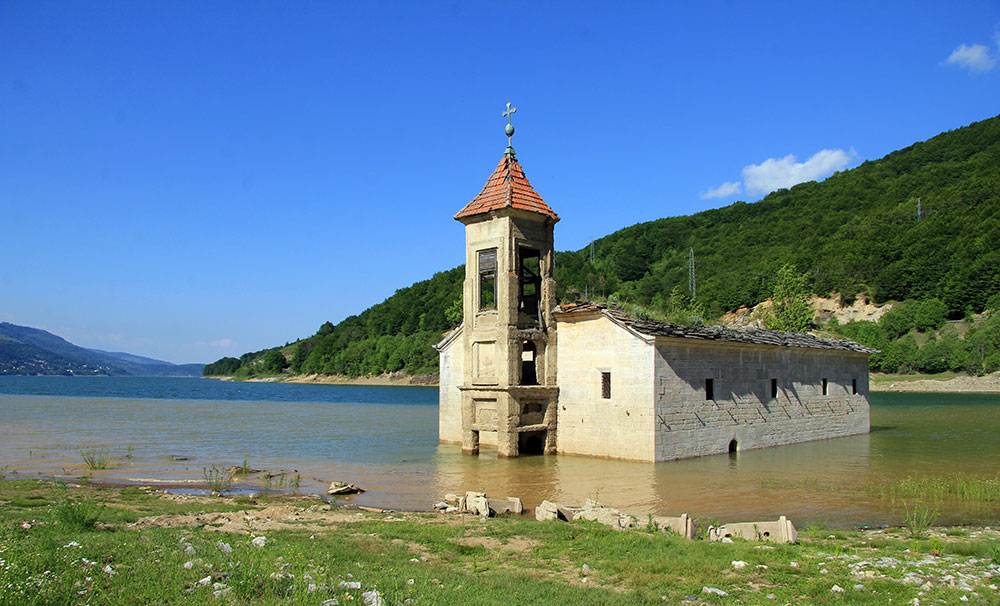 mavrovo-church-03